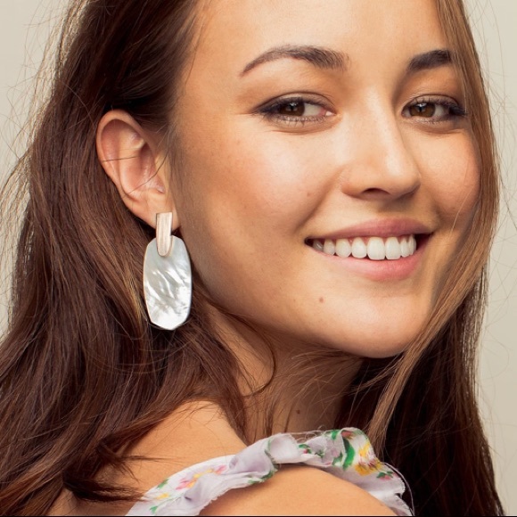 Kendra Scott Aragon Silver Abalone Shell Drop Earrings - Picture 3 of 10